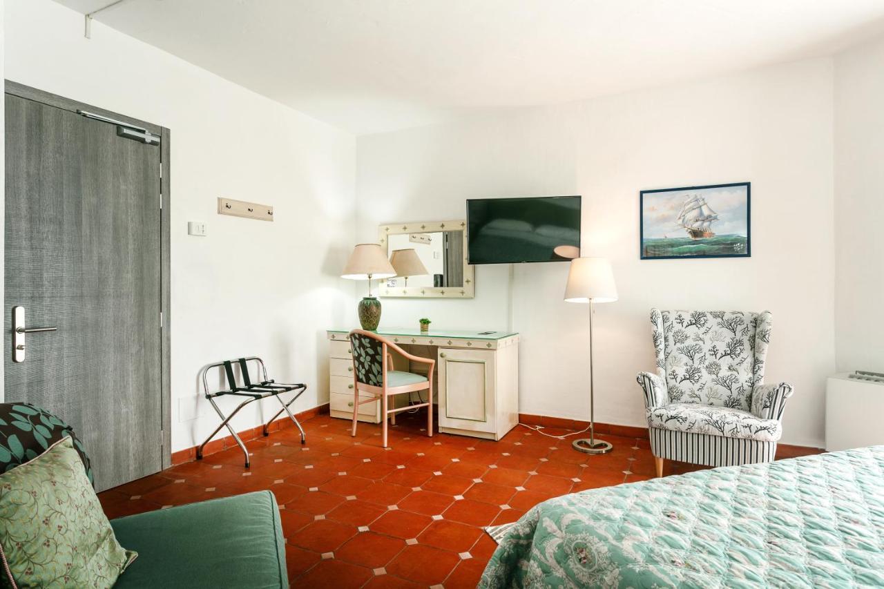 Hotel Stefania Boutique Hotel By The Beach Олбия Екстериор снимка