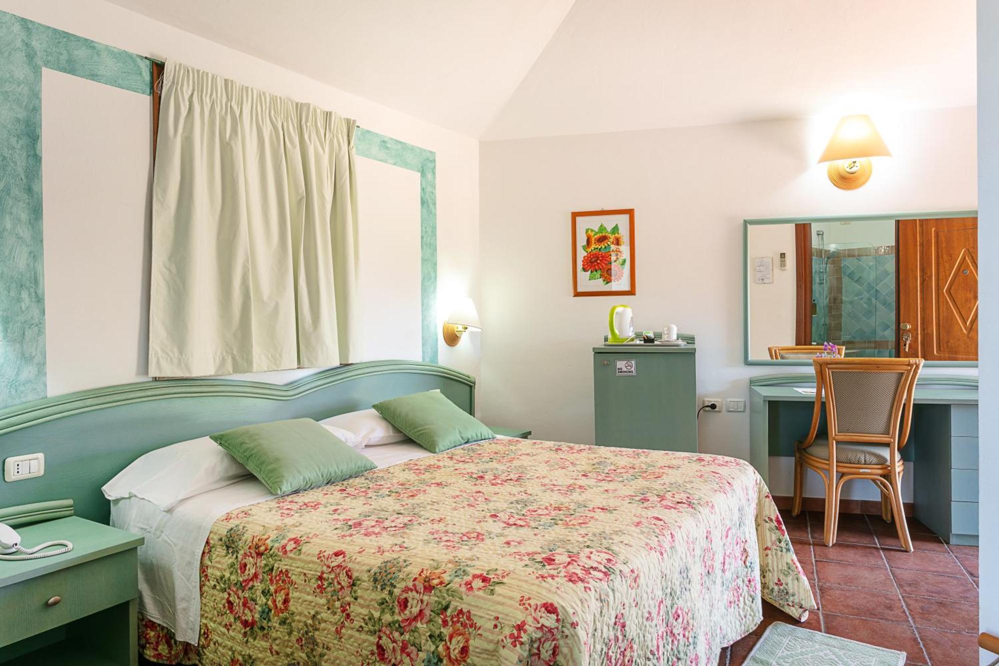 Hotel Stefania Boutique Hotel By The Beach Олбия Стая снимка