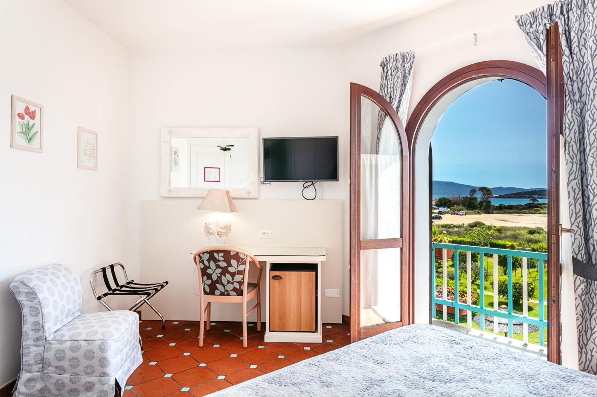 Hotel Stefania Boutique Hotel By The Beach Олбия Екстериор снимка