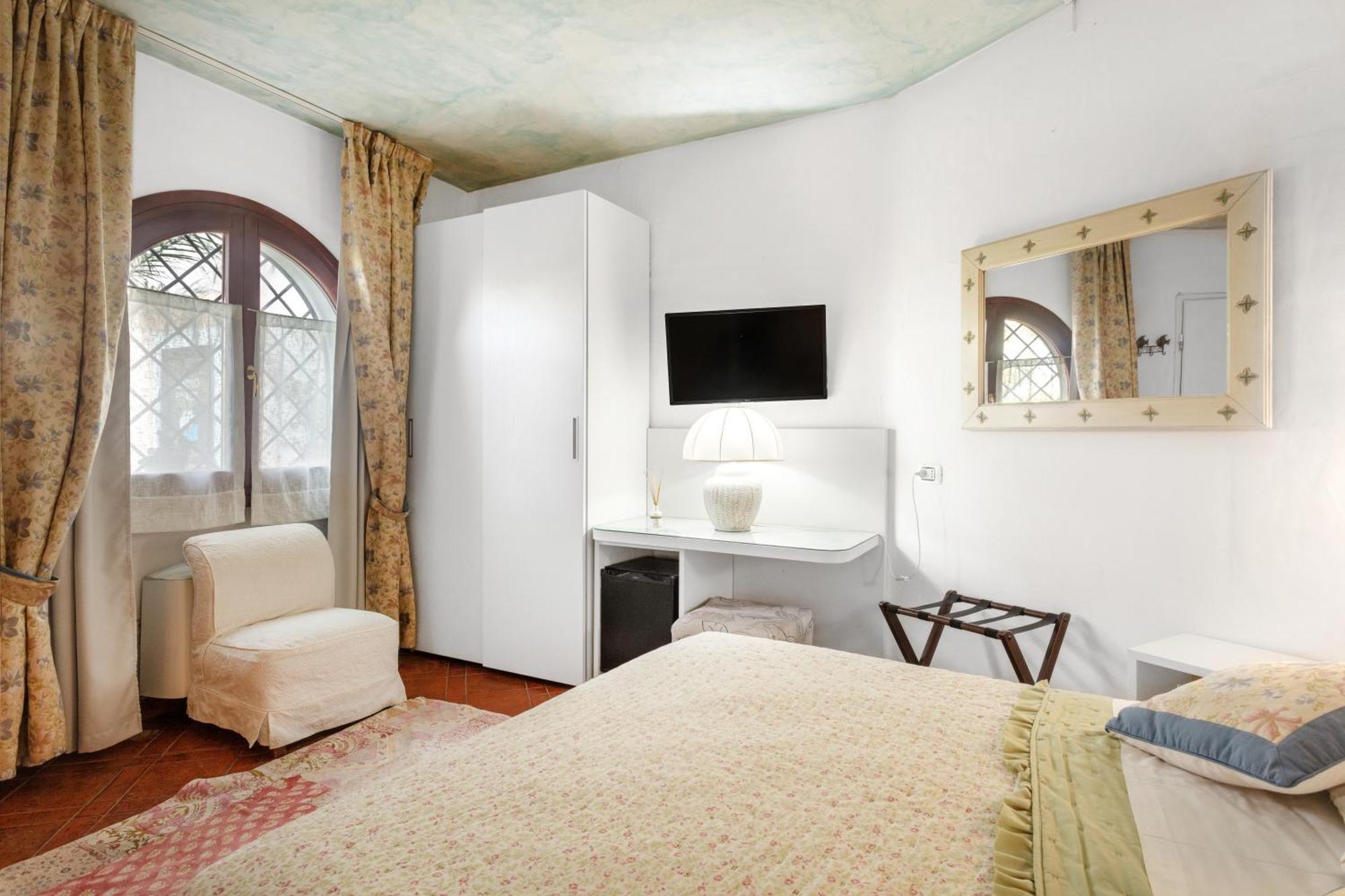 Hotel Stefania Boutique Hotel By The Beach Олбия Екстериор снимка